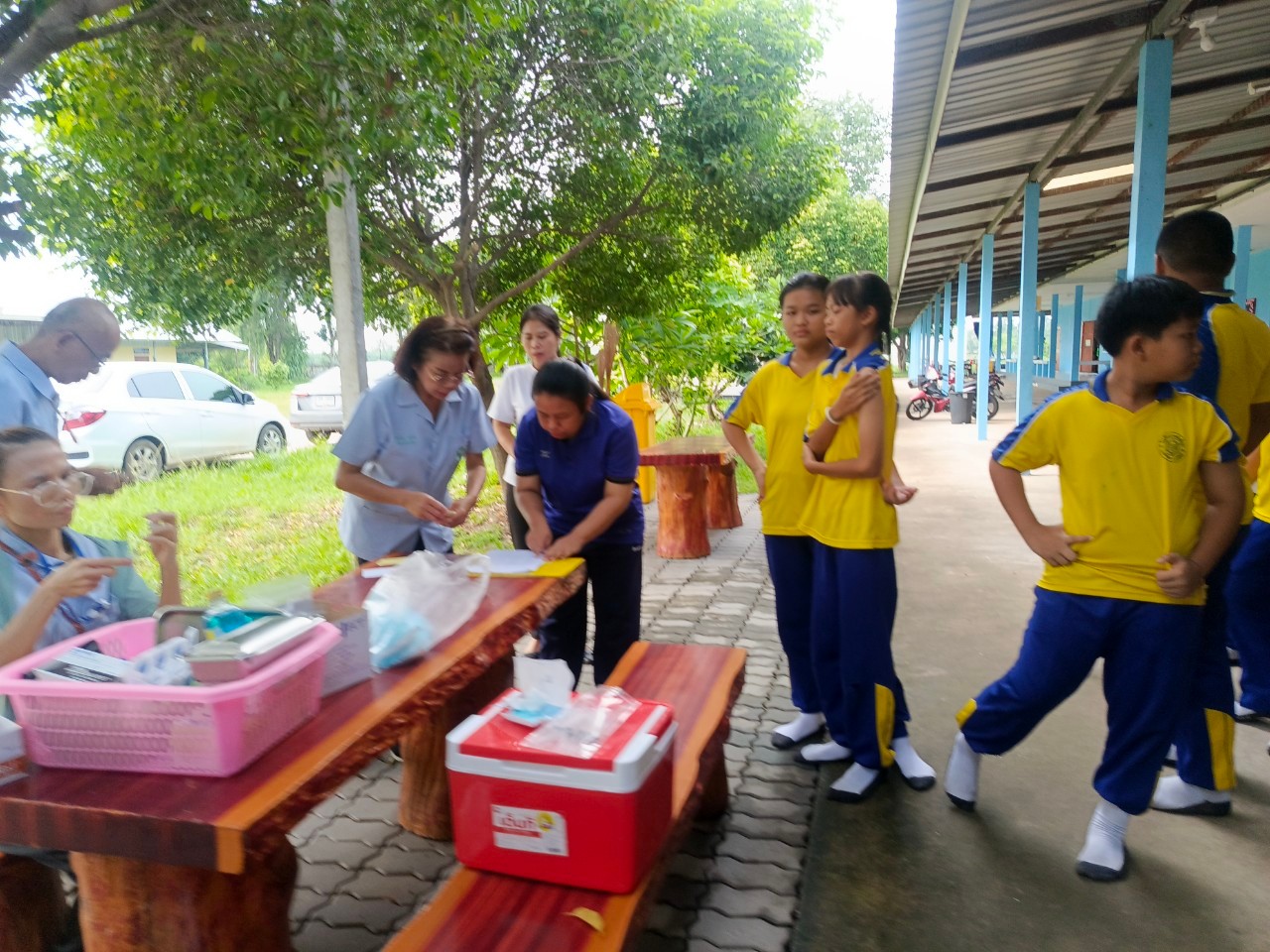 ฉีดวัคซีนป้องกันโรคมะเร็งปากมดลูก (HPV)