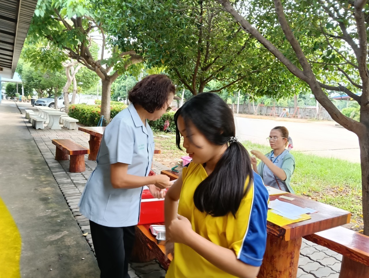 ฉีดวัคซีนป้องกันโรคมะเร็งปากมดลูก (HPV)