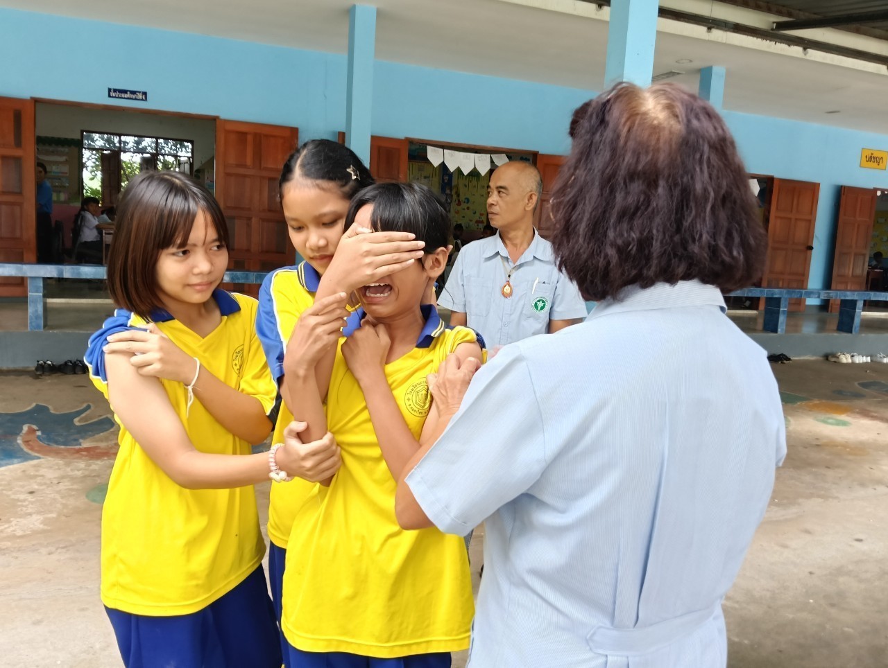 ฉีดวัคซีนป้องกันโรคมะเร็งปากมดลูก (HPV)