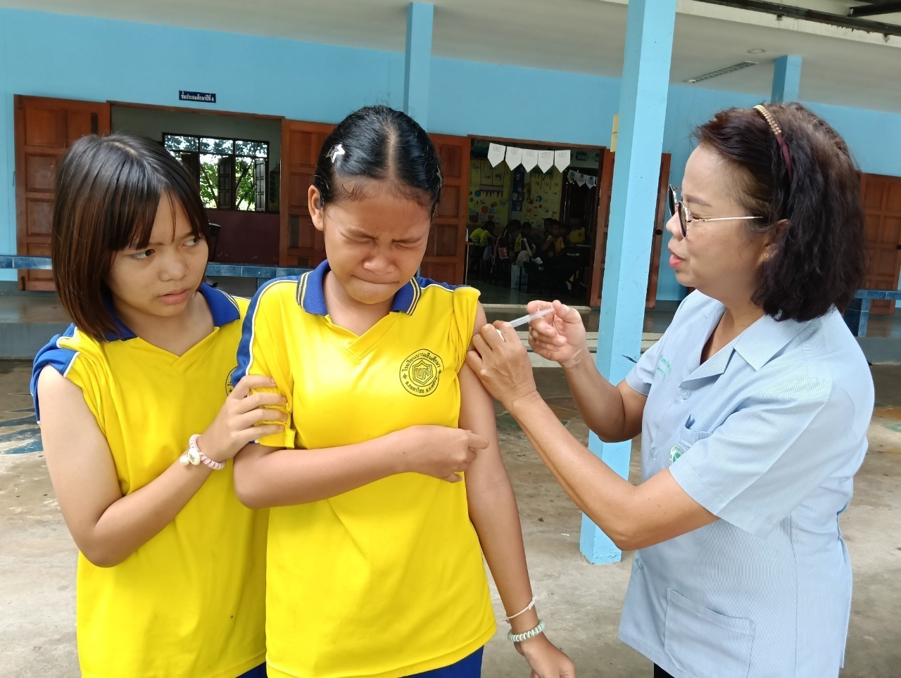 ฉีดวัคซีนป้องกันโรคมะเร็งปากมดลูก (HPV)